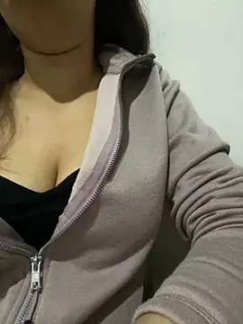 Snapshot of farah-36 chatting on November 2025 11:59:02 PM farah-36 online show from November 2025 11:59:02 PM