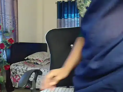 Snapshot of Unlucky-flowers chatting on November 2025 09:52:02 AM Unlucky-flowers online show from November 2025 09:52:02 AM