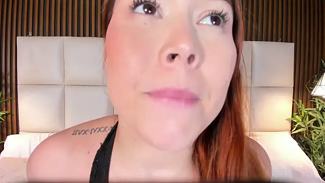 LiaTink online show from December 2025 05:09:01 PM