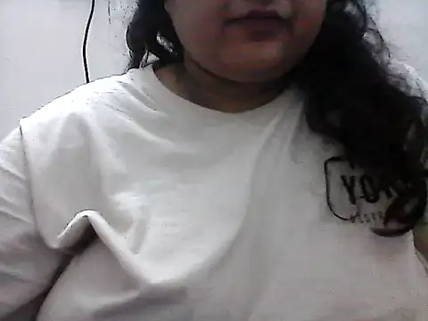 Snapshot of smile_pretty chatting on December 2024 07:00:02 PM smile pretty online show from December 2024 07:00:02 PM