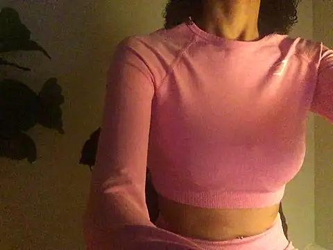 Snapshot of loveofbea chatting on December 2024 12:41:01 AM loveofbea online show from December 2024 12:41:01 AM