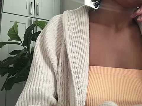 Snapshot of loveofbea chatting on December 2024 10:57:02 PM loveofbea online show from December 2024 10:57:02 PM