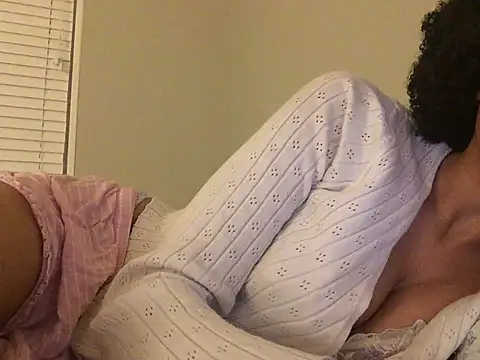 Snapshot of loveofbea chatting on January 2025 11:43:02 AM loveofbea online show from January 2025 11:43:02 AM