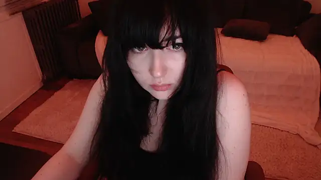 Snapshot of Lynylou chatting on December 2024 03:41:01 AM Lynylou online show from December 2024 03:41:01 AM