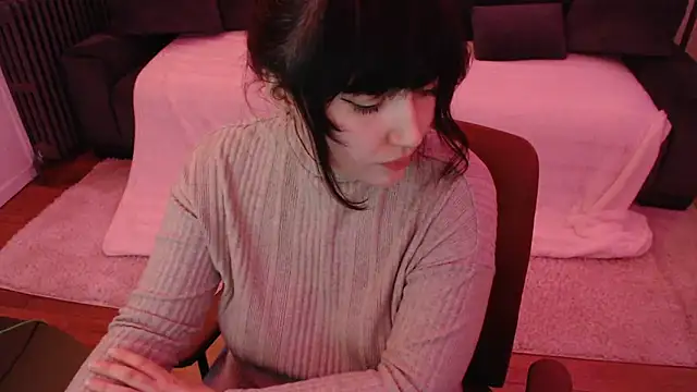 Snapshot of Lynylou chatting on December 2024 06:50:01 PM Lynylou online show from December 2024 06:50:01 PM