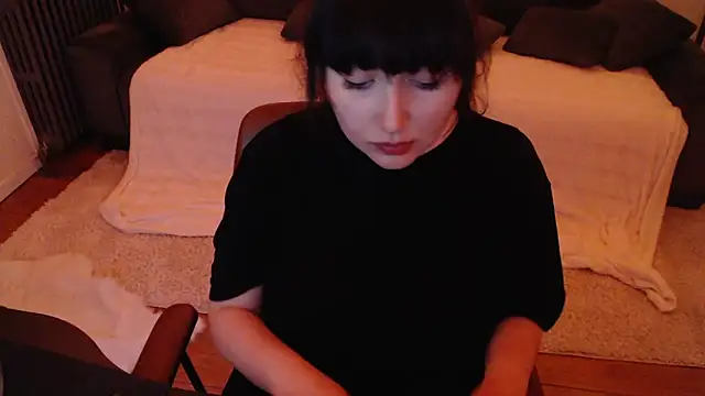 Snapshot of Lynylou chatting on December 2024 04:45:02 AM Lynylou online show from December 2024 04:45:02 AM