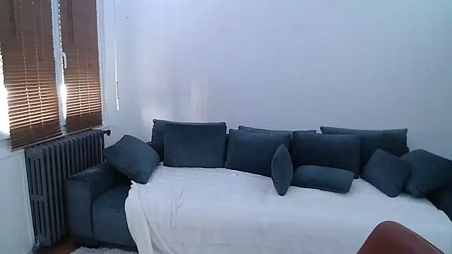 Snapshot of Lynylou chatting on December 2024 10:41:01 AM Lynylou online show from December 2024 10:41:01 AM