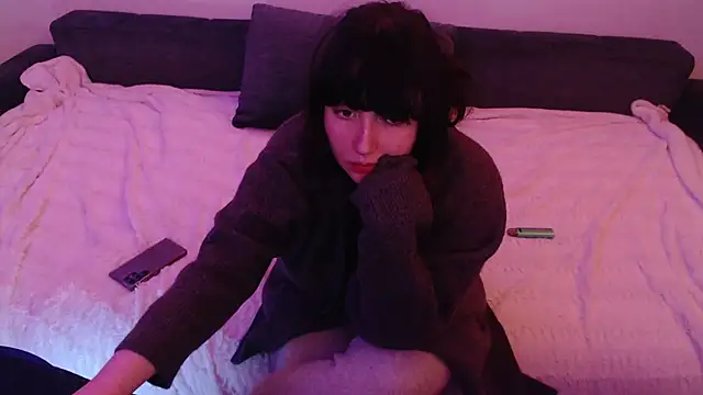 Snapshot of Lynylou chatting on December 2024 10:02:02 PM Lynylou online show from December 2024 10:02:02 PM