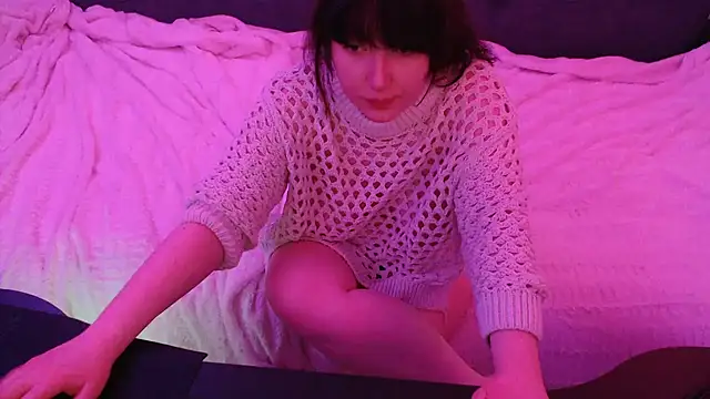 Snapshot of Lynylou chatting on December 2024 09:42:02 PM Lynylou online show from December 2024 09:42:02 PM