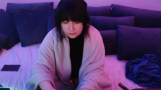 Snapshot of Lynylou chatting on January 2025 11:42:01 PM Lynylou online show from January 2025 11:42:01 PM