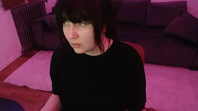 Snapshot of Lynylou chatting on January 2025 01:56:02 AM Lynylou online show from January 2025 01:56:02 AM