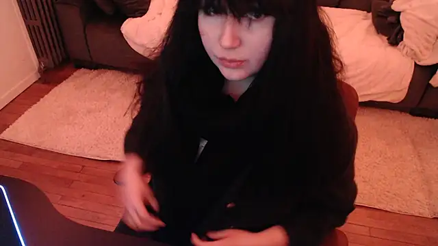 Snapshot of Lynylou chatting on January 2025 06:38:02 AM Lynylou online show from January 2025 06:38:02 AM