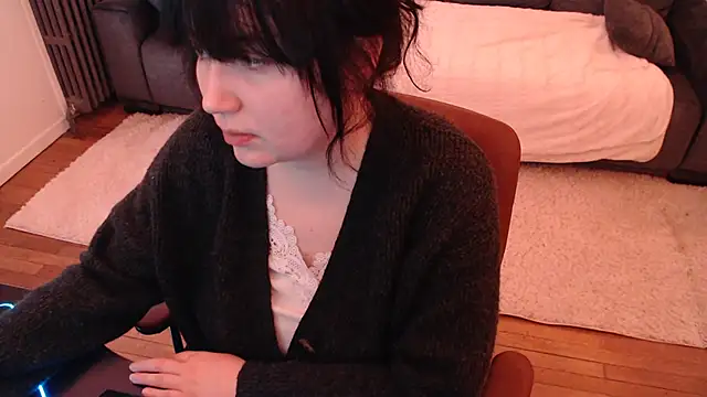 Snapshot of Lynylou chatting on January 2025 01:36:02 PM Lynylou online show from January 2025 01:36:02 PM