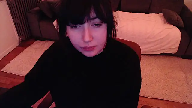 Snapshot of Lynylou chatting on January 2025 02:20:02 AM Lynylou online show from January 2025 02:20:02 AM