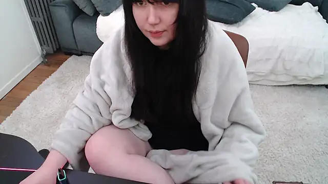 Snapshot of Lynylou chatting on February 2025 02:03:02 PM Lynylou online show from February 2025 02:03:02 PM