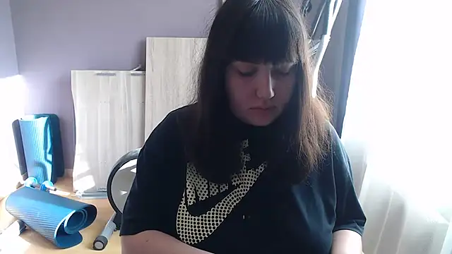 Snapshot of Lynylou chatting on September 2025 08:03:02 AM Lynylou online show from September 2025 08:03:02 AM