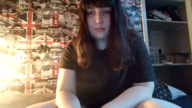 Snapshot of Lynylou chatting on September 2025 07:21:02 AM Lynylou online show from September 2025 07:21:02 AM