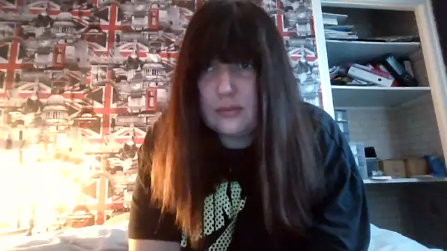 Snapshot of Lynylou chatting on September 2025 04:22:02 PM Lynylou online show from September 2025 04:22:02 PM