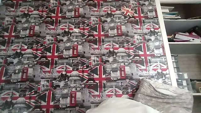 Snapshot of Lynylou chatting on October 2025 11:17:01 AM Lynylou online show from October 2025 11:17:01 AM