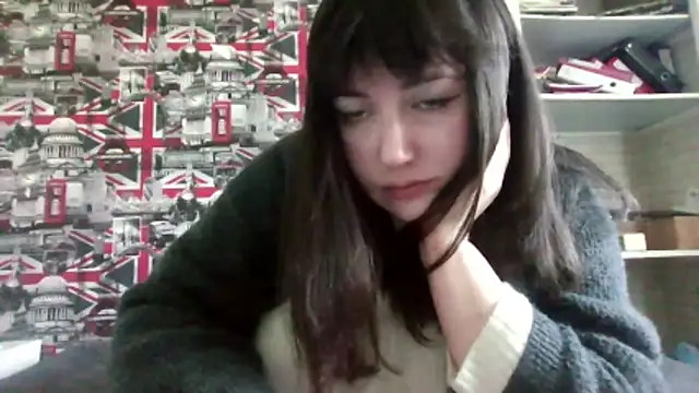 Snapshot of Lynylou chatting on October 2025 09:02:01 AM Lynylou online show from October 2025 09:02:01 AM