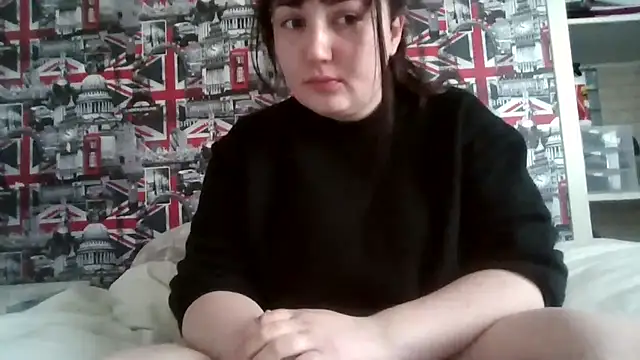 Snapshot of Lynylou chatting on October 2025 08:38:01 AM Lynylou online show from October 2025 08:38:01 AM