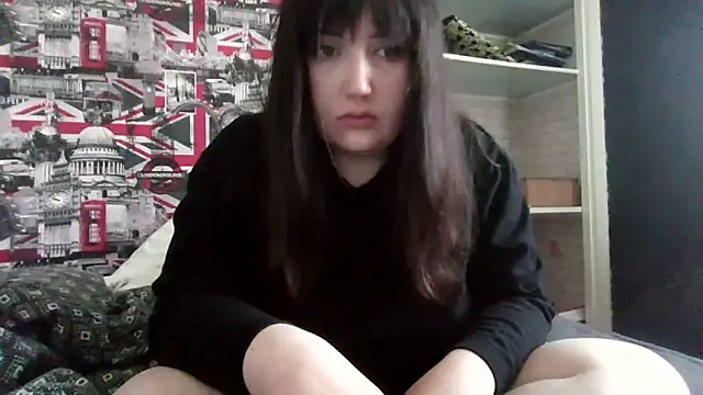 Snapshot of Lynylou chatting on November 2025 12:05:01 PM Lynylou online show from November 2025 12:05:01 PM