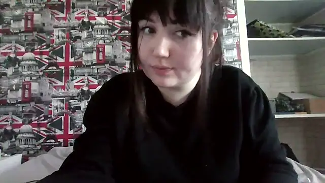 Snapshot of Lynylou chatting on November 2025 12:17:01 PM Lynylou online show from November 2025 12:17:01 PM