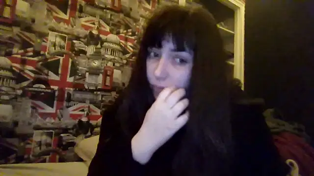 Snapshot of Lynylou chatting on December 2025 09:24:02 PM Lynylou online show from December 2025 09:24:02 PM