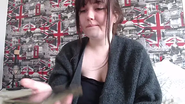 Lynylou online show from March 2026 02:20:01 PM