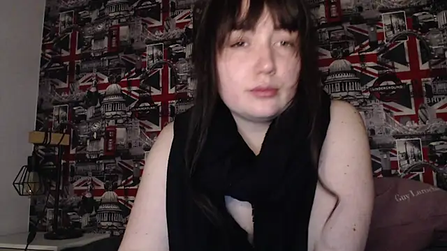 Lynylou online show from April 2026 10:47:02 PM