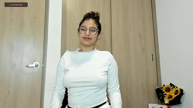 Snapshot of SeleneClark chatting on March 2025 11:49:02 PM SeleneClark online show from March 2025 11:49:02 PM