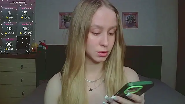 Snapshot of Lily__Devil chatting on January 2026 03:39:01 PM Lily Devil online show from January 2026 03:39:01 PM