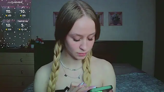 Snapshot of Lily__Devil chatting on February 2026 04:03:02 PM Lily Devil online show from February 2026 04:03:02 PM