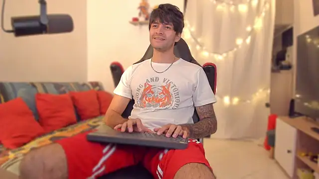 justin stark7 online show from December 2025 09:33:01 PM