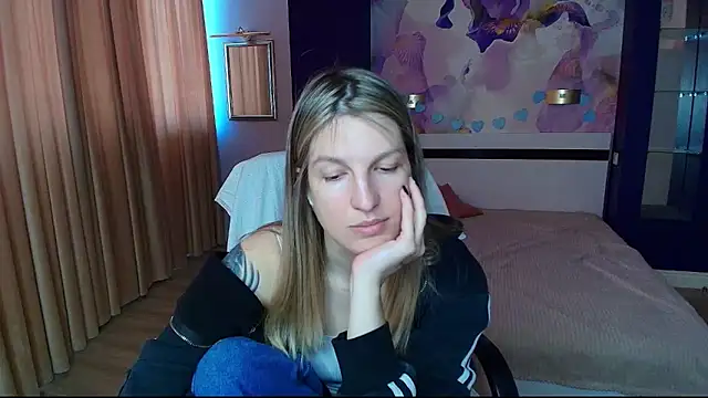 EmilyWalkeri online show from May 2026 06:19:02 AM