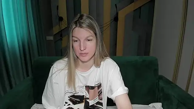 EmilyWalkeri online show from May 2026 06:44:01 AM