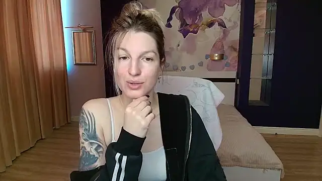 EmilyWalkeri online show from May 2026 07:17:02 AM