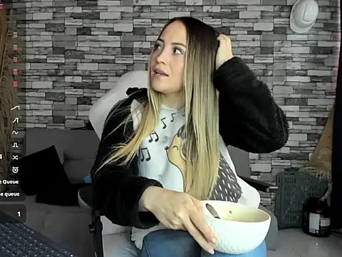 Snapshot of cindy_love2 chatting on October 2025 03:09:01 PM cindy love2 online show from October 2025 03:09:01 PM