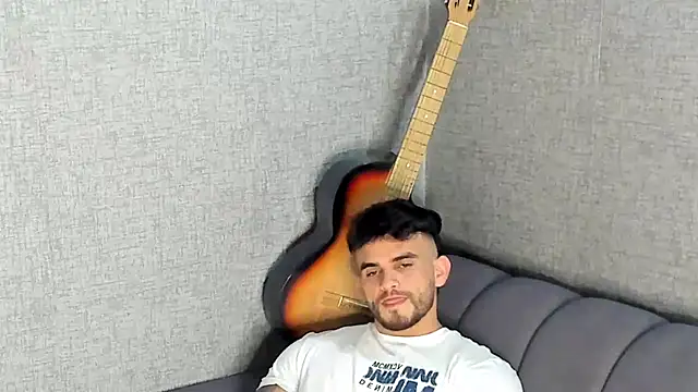 Ricardogo19 online show from October 2025 11:44:02 PM