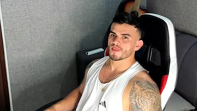 Ricardogo19 online show from November 2025 01:05:01 AM