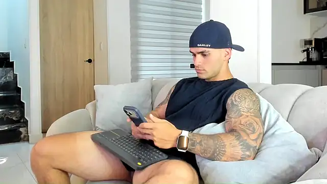 Ricardogo19 online show from May 2026 06:39:01 PM