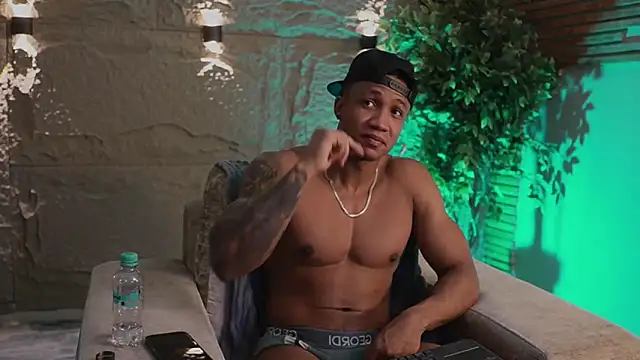 Logan Varela online show from December 2025 01:53:01 PM