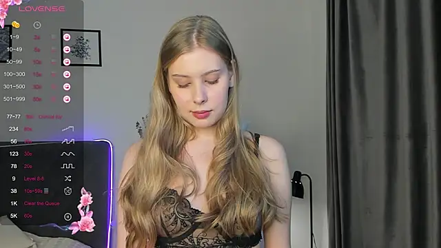 elliediaz online show from October 2025 08:20:01 PM