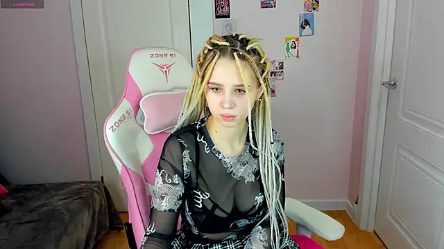 Valerie Woods online show from December 2024 01:22:01 AM