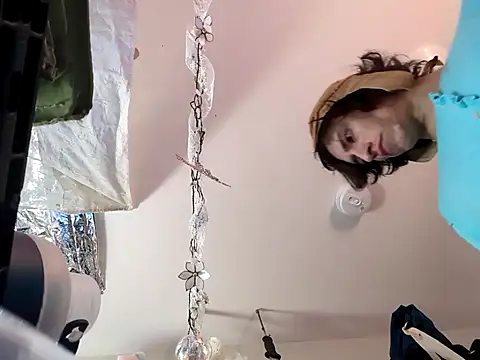 gurlnips online show from February 2025 03:54:01 AM