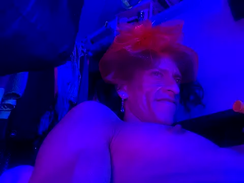 gurlnips online show from September 2025 03:05:01 AM