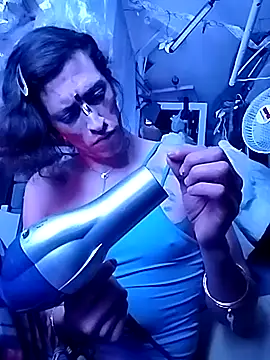 gurlnips online show from December 2025 11:49:02 AM