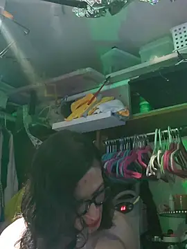 gurlnips online show from January 2026 04:15:01 AM