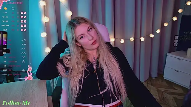 Liv Fay online show from February 2025 05:58:01 PM