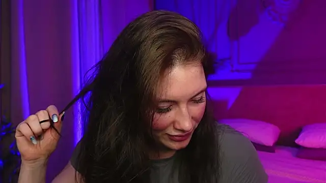 Snapshot of Liv_Fay chatting on November 2025 02:49:02 PM Liv Fay online show from November 2025 02:49:02 PM